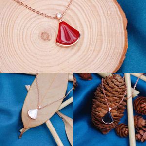 Dress Necklace White Fritillaria Red Agate Black Stone Clavicle Gold Rope Chain Live Broadcast Neckless Jewelry Locket Necklaces Jewerly Q0809