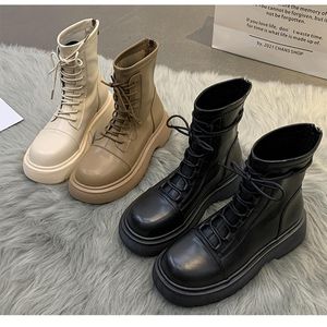 Çizmeler kadın Kauçuk Yuvarlak Ayak Kadın Ayakkabı Lüks Tasarımcı Çizmeler-Kadınlar Lace Up Yağmur Kaya Ayak Bileği Bayanlar Lolita Med Moda Sonbahar