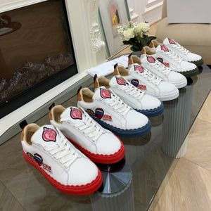 Tavsiye Edilen Ayakkabılar toptan satış-Tasarımcı Kadın Nakış Sneakers Bayanlar Rahat Ayakkabılar Tasarımcılar Son derece tavsiye kadın Sneaker Süet Dantel Eğitmenler Düz Ayakkabı