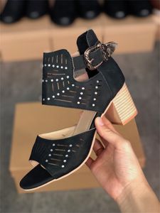 Talons Sandles achat en gros de 2021 Designer Femmes Sandal Sandal Sandal High High Heel Sandles Blue Party Diapositives avec cristaux Plage Chaussures décontractées en plein air Grande taille W22