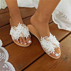 Zapatillas Flip Flops Mujeres White Flat Sandalias Luxury Pearls Nupcial Boda Zapatos de encaje Flores Tobillo Correa Beach Roman 2021