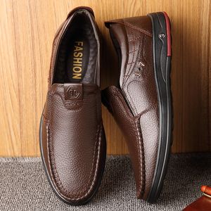 2020 Nowe prawdziwe skórzane męskie obuwie mieszkania Formalne buty sukienka Nonslip Slip On Black Mens Loafers Oddychające męskie obuwie