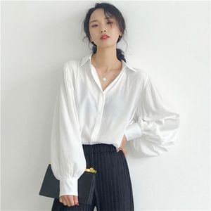 春の夏の韓国のファッション女性のルーズランタンスリーブホワイトシャツシルク品質ターンダウンカラーカジュアルブラウス女性トップスS452 210512