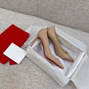 Rahat Kırmızı Topuklu Ayakkabılar toptan satış-Lüks Tasarımcılar Topuklu Kadın Elbise Ayakkabı Kırmızı Dipleri Topuk Sandalet Klasik Çok Yönlü Parti Düğün Ayakkabı Patent Deri Yüksek Topuk cm cm Rahat Sandalet İyi