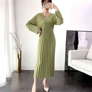 Femme Robe Fall V-Neck Lång Flare Ärm Straight Dressess För Kvinnor Vinter Striped Black Loose Strikked Dress Robes Pour Femmes 210604