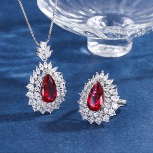 Orecchini Collana EYIKA Goccia d'acqua Rubino Gemma Cubic Zirconia Anello pendente per le donne Matrimonio di lusso Festa di fidanzamento Set di gioielli raffinati