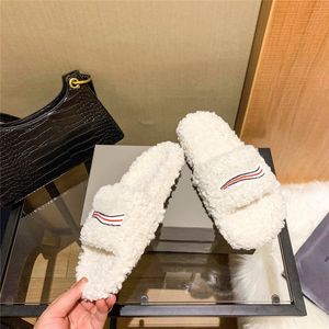 2021 luxurys designers mulheres senhoras chinelos deslizamentos de inverno macio peludo peludo letras quente sandálias confortável fuzzy girl flip flop slipp