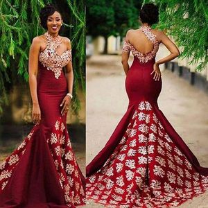 Burgundy Designer Evening Dresses 2021 Guld Lace Applique Mermaid Satin Off The Shoulder Custom Made Prom Party Gown Formell Tillfälle Slitage Sweep Train Vestido