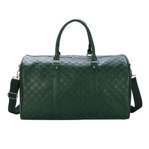 Fashion Luxury Duffle Waterproof Travel Bags Women Weekend Handbag Men Fitness Shoulder Bag Female Luggage Bag large capac 211102