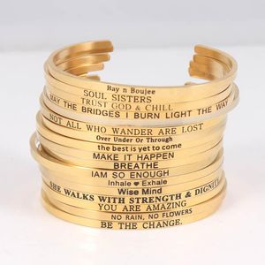 Armreif 10 Stück Mix zufällige personalisierte individuelle Gravur Zitate Bar Goldfarbe Armbänder für Frauen Armreifen