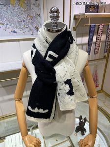 The latest autumn and winter style two-color knitted long scarf, high-end quality temperament lady bib simple 100% cashmere size 28*185cm