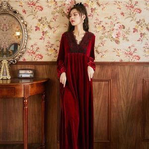Damen Nachtwäsche Vintage Nachthemd Red Nightie Samt französische Nachthemd V-ausschnitt Gericht Stil Lounge Wear Home Winter 2021 Phoentin FG260