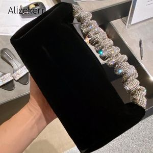 Aftonväskor Rhinestones Fold Handle Velvet Handväska Kvinnor 2021 Lyxig Soft Square Clutch Kvinna Chic Designer Purses Hög kvalitet