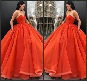 Orange Quinceanera Dresses 2022 Skromne bez ramiączek Sweet 16 Suknia Balowa Masquerade Prom Anos Suknie Urodziny Party Vestidos DE 15