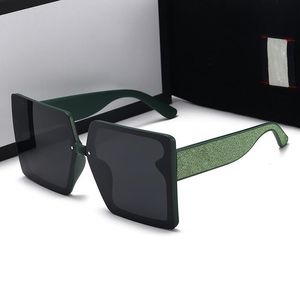 2021 Designer Solglasögon är den högsta kvalitetsboxen för kvinnor och män mode sommar fyrkantiga glasögon i fem stilar