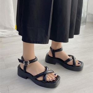 Dikke bodem sandalen vrouwelijke zomer plat platform kruisband dame schoen mode solide open teen gesp flats sandaal vrouwen