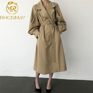 Vinterkvinna Khaki Long Trench Coat British Style Vintage Puff Sleeve Damm Elegant Midja Bandage Windbreaker 210506