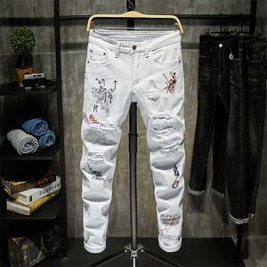 Moda Modny Haft Litery Mężczyźni College Boys Skinny Runway Zipper Denim Spodnie Zniszczone Ripped Jeans Black White 211111