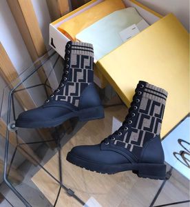 2021 Mulheres Boots Botas Tricotadas Esticão Martin Black Leather Cavaleiro Mulheres Curto Boot Design Sapatos Casuais Luxurys Designer Boots R5TGRGXS