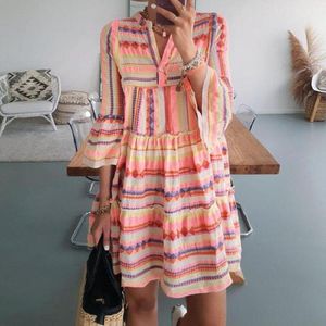 Casual Klänningar 2021 Höst Geometrisk Print A-Line Party Dress Spring V Neck Button Office Lady Women 3/4 Flare Sleeve Boho Mini