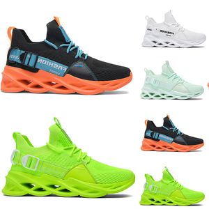 Güzel Mens Womens Koşu Ayakkabıları Üçlü Siyah Beyaz Yeşil Ayakkabı Açık Erkekler Kadın Tasarımcı Sneakers Spor Eğitmenler Boyutu 39-46 Sneaker