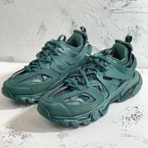 Wholesale flat track for sale - Group buy Mens Womens Casual Shoes Athletic Fitness Track Flat Tennis Sneakers Thick Sole vgtrde Shoe Lace Up Hiking Jogging Scarpes Comfort Sports