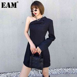 [EAM] Kadınlar Siyah Mizaç İnce Çizgili Blazer Elbise Yaka Tek Eğik Omuz Fit Moda Yaz 1DD6709 210512