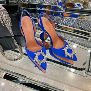 Sandaler 2021 Sommarmärke Sun Flower Rhinestone Kvinnor Designer Pekade Toe High Heels Silk Shoes Lady Wedding Party