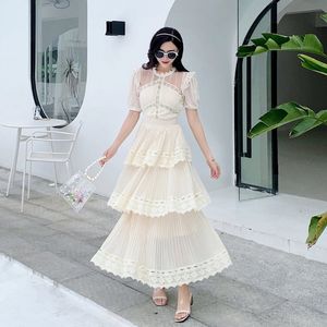 Verão Mulheres Laço Bordado Longo A-Linha Vestidos De Bolo Feminino Manga Curta ThreeLayers Ruffles Rockwork Runway Dres Dres 210514