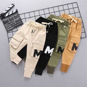 Pantaloni per neonati INS 0-5 anni Lettere con cuciture grandi tasche Pantaloni in cotone per bambini primavera e autunno 211103