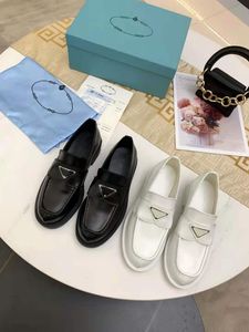 Sonbahar/Kış Loafers Ayakkabı Kalın Solmuş Fomal Shoess Lüks Kadınlar Elbise Ayakkabı Yüksek Kaliteli Siyah ve Beyaz Boyut 35-41 Orijinal Paket Kutusu