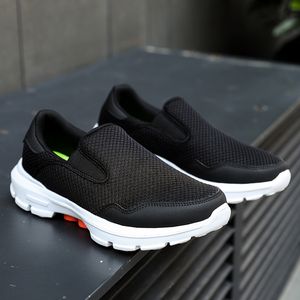 2021 Erkek Kadın Koşu Ayakkabıları Siyah Mavi Gri Moda Erkek Eğitmenler Nefes Spor Sneakers Boyutu 37-45 QH