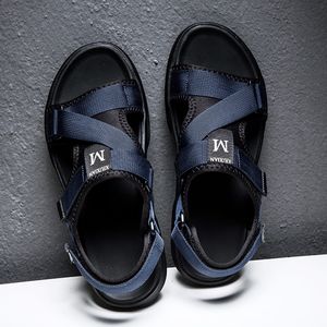 Casual Beach Skor Mäns Kvinnors Luxurys Designers Sandaler Storlek 38-44 Tofflor Lady Gentlemen Färgglada Fisherman Hook Loop Outdoor Lawn