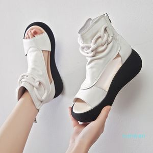 샌들 2021 평면 폐쇄 여름 수제 가죽 높은 탑 여성 블록 뒤꿈치 신발 패션
