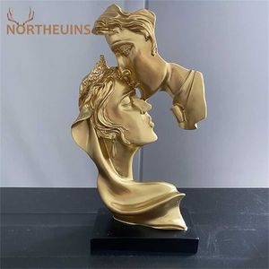Northeuins 26cm Żywica Para Maska Kissing Lover Figurki Kreatywny Walentynki Pulpit Art Statue Home Decor Obiekt 211108