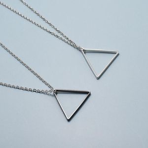 Hängsmycke halsband ihålig triangel man för män rostfri stålkedja modern trendig geometrisk stapling streetwear halsband