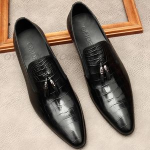 Homens formais vestido de negócios apontou sapatos de pé de couro genuíno mens moeda de moedas de casamento sapatos de casamento preto handmade deslizamento em sapatos de oxford