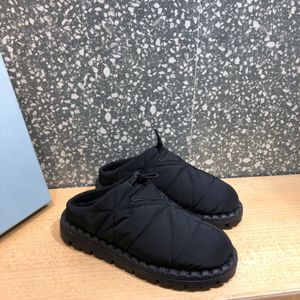 Pantofole piatte calde invernali materiale in tessuto impermeabile suola antiscivolo stile designer alla moda e versatile