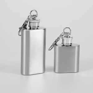 1oz 2oz Mini Rostfritt Stål Hipkolv med Keychain Portable Outdoor Flagon Whisky Stoup Wine Pot Små alkoholflaskor