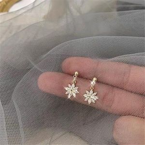 スタッド14 kイエローゴールドカラー女性ミスティックの結婚式の花嫁のための白いアレルギーのイヤリングのための実物の自然な白いダイヤモンドのイヤリング