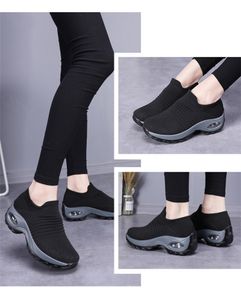 2022 Storstorlek Kvinnors Skor Air Kudde Flyga Stickning Sneakers Over-Toe Shos Fashion Casual Socks Shoe WM106