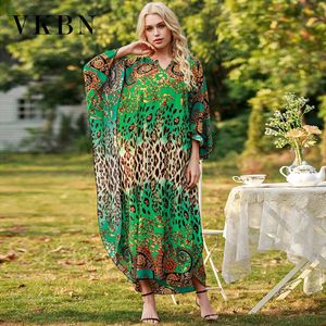VKBN Sukienki letnie dla kobiet V-Neck Batwing Rękawem Leopard Loose Party Green Dress Plus Size Odzież dla kobiet 210507