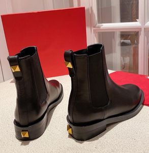 Designer-2021 탄력 발목 부츠 겨울, 세련되고 편안한 35-41의 높은 탑 플랫 가죽으로 만든 여성의 신발