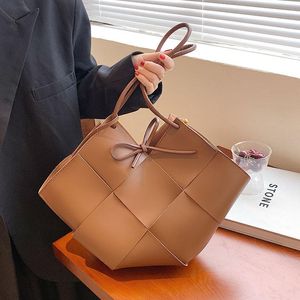 Borse da sera Borsa a tracolla a forma di cuore Borsa da donna Borsa a mano in pelle PU di grande capacità Shopping Moda Borsa sotto le ascelle femminile