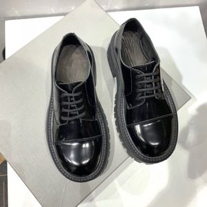 Designer-Martin-Stiefel, klassische offene Perlen, dicker Boden, hochverschleißfestes Lackledermaterial, weiße Einzelschuhe, Komplettpaket