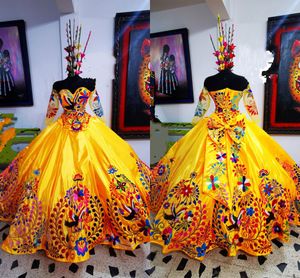 2022 겸손한 노란색 Quinceanera 드레스 charro 스타일 멕시코 수 놓은 3 쿼터 소매 corsert 백 달콤한 15 드레스 16 여자 공 가운 푹신한