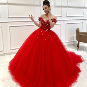 Off the Ramię Red Quinceanera Suknie Koronki Kryształy Tulle Prom Suknie Dostosuj Vintage Sweet 15 Masquerade Dress