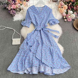 Neploe Vestido De Mujer Frühling Elegante Kurzarm Süße Kleid V-ausschnitt Spitze-up Schlanke Unregelmäßige Rüschen Blumen Kleider Frauen 4h565 210422