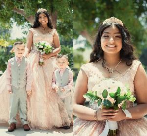 Wunderschöne Roségold -Rosa -Brautkleider Brautkleid funkelnde Pailletten gegen Nackenschnur