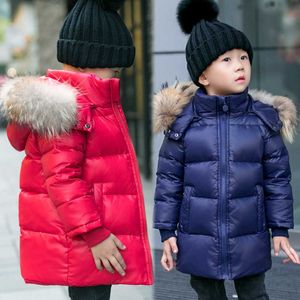 Kış çocuk ceketleri beyaz ördek aşağı rüzgar geçirmez erkek ceket gerçek rakun kürk kapşonlu ceket kızlar için snowsuit TZ711 H0909